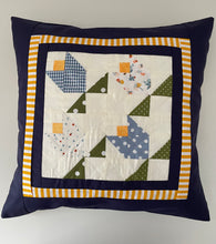 Lade das Bild in den Galerie-Viewer, Patchwork Kissenhülle, Landhausstil Kissenbezug, blau/grün/gelb 40x40cm
