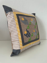 Загрузить изображение в средство просмотра галереи, Patchwork Kissenhülle, Landhausstil Kissenbezug, braun/gelb/grün/beige/grau 40x40cm
