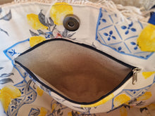Загрузить изображение в средство просмотра галереи, Handgefertigte Strandtasche in beige, mit einem sehr schönen wasserabweisenden mediterranen Innenstoff
