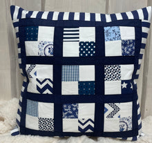 Carregar imagem no visualizador da galeria, Patchwork Kissenhülle, Landhausstil Kissenbezug, blau/weiß 40x40cm.
