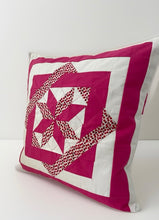 Lade das Bild in den Galerie-Viewer, Patchwork Kissenhülle, Landhausstil Kissenbezug, pink/weiß 40x40cm
