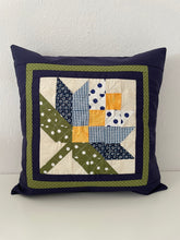 Lade das Bild in den Galerie-Viewer, Patchwork Kissenhülle, Landhausstil Kissenbezug, blau/grün/gelb 40x40cm
