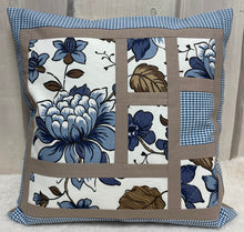 Carregar imagem no visualizador da galeria, Patchwork Kissenhülle, Landhausstil Kissenbezug, blau / beige 40x40cm.
