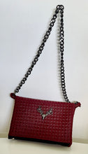 Charger l'image dans la galerie, Handgefertigte Umhängetasche, Handtasche in Bordeauxrote Kunstleder
