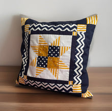 Carregar imagem no visualizador da galeria, Patchwork Kissenhülle, Landhausstil Kissenbezug, blau/weiß/gelb 40x40cm
