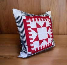 Carregar imagem no visualizador da galeria, Patchwork Kissenhülle, Landhausstil Kissenbezug, rot/weiß 40x40cm
