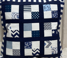 Carregar imagem no visualizador da galeria, Patchwork Kissenhülle, Landhausstil Kissenbezug, blau/weiß 40x40cm.
