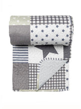 Load image into Gallery viewer, Patchwork Decke, Tagesdecke, Kinderdecke, Bettüberwurf 160x230cm grau/weiß/mint
