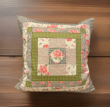 Lade das Bild in den Galerie-Viewer, Patchwork Kissenhülle, Landhausstil Kissenbezug, grau/rosa/grün 40x40cm
