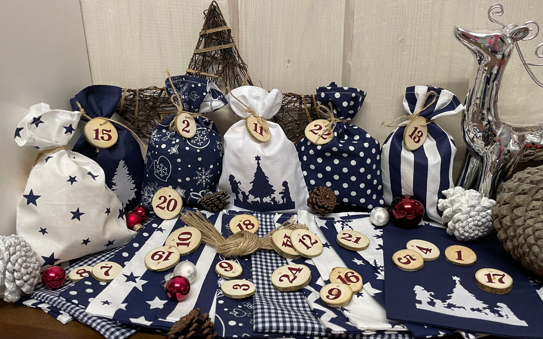 Adventskalender,Landhausstil Adventskalender zum Befüllen, 24 Säckchen zum Advent , Adventskalender Zahlen aus Holz, blau /weiß