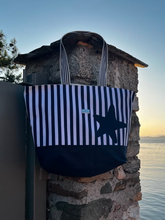 Charger l'image dans la galerie, Große Handgefertigte maritime Strandtasche Seestern in blau/weiß gestreift, Masse: ca. 56x39x18cm
