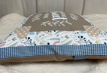Carregar imagem no visualizador da galeria, Patchwork Kissenhülle, Landhausstil Kissenbezug blau/beige 40x40cm.
