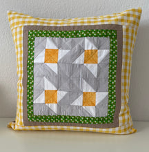 Carregar imagem no visualizador da galeria, Patchwork Kissenhülle, Landhausstil Kissenbezug, grau/gelb/grün/beige 40x40cm
