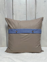Lade das Bild in den Galerie-Viewer, Landhausstil Kissenhülle, Kissenbezug, Bauernstube Dekokissen * Hosenträger * blau/beige
