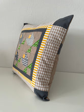 Загрузить изображение в средство просмотра галереи, Patchwork Kissenhülle, Landhausstil Kissenbezug, braun/gelb/grün/beige/grau 40x40cm
