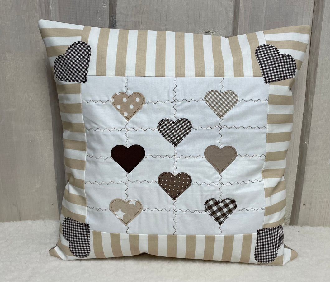 Patchwork Kissenhülle, Landhausstil Kissenbezug, beige /weiß 40x40cm.