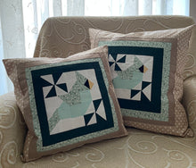Carregar imagem no visualizador da galeria, Patchwork Kissenhülle, Landhausstil Kissenbezug, mint/beige/weiß
