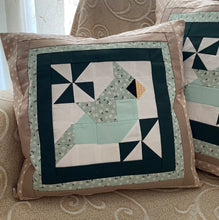 Carregar imagem no visualizador da galeria, Patchwork Kissenhülle, Landhausstil Kissenbezug, mint/beige/weiß
