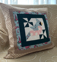 Carregar imagem no visualizador da galeria, Patchwork Kissenhülle, Landhausstil Kissenbezug, Vogel
