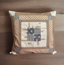Carregar imagem no visualizador da galeria, Patchwork Kissenhülle, Landhausstil Kissenbezug, beige/weiß/grau 40x40cm
