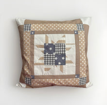 Carregar imagem no visualizador da galeria, Patchwork Kissenhülle, Landhausstil Kissenbezug, beige/weiß/grau 40x40cm
