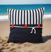 Lade das Bild in den Galerie-Viewer, Maritime Kissenhülle, Landhausstil Dekokissen Seemannsknoten blau/weiß gestreift
