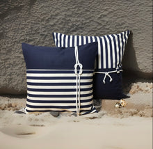 Lade das Bild in den Galerie-Viewer, Maritime Kissenhülle, Landhausstil Dekokissen Seemannsknoten blau/weiß gestreift
