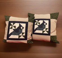 Lade das Bild in den Galerie-Viewer, Patchwork Kissenhülle, Landhausstil Kissenbezug,Vogel, beige/blau/grün/braun
