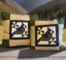 Lade das Bild in den Galerie-Viewer, Patchwork Kissenhülle, Landhausstil Kissenbezug,Vogel, beige/blau/grün/braun
