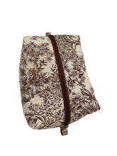 Cargar imagen en el visor de la galería, Handgefertigte Kosmetiktasche (Boxie Bag) Romantik
