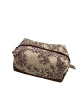 Cargar imagen en el visor de la galería, Handgefertigte Kosmetiktasche (Boxie Bag) Romantik
