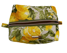 Lade das Bild in den Galerie-Viewer, Handgefertigte Kosmetiktasche (Boxie Bag) Lemon
