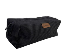Charger l'image dans la galerie, Handgefertigte Kosmetiktasche (Boxie Bag) aus gestreiften Jeansstoff (Kopie)
