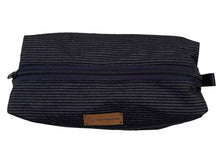Charger l'image dans la galerie, Handgefertigte Kosmetiktasche (Boxie Bag) aus gestreiften Jeansstoff (Kopie)
