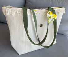 Загрузить изображение в средство просмотра галереи, Handgefertigte Strandtasche in beige, mit einem sehr schönen Innenstoff Lemon
