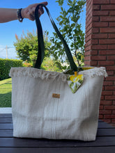 Загрузить изображение в средство просмотра галереи, Handgefertigte Strandtasche in beige, mit einem sehr schönen Innenstoff Lemon
