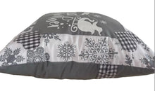 Carregar imagem no visualizador da galeria, Weihnachtliche Kissenhülle * Landhausstil Kissenbezug * Dekokissen *grau/weiß
