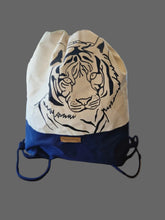 Загрузить изображение в средство просмотра галереи, Handgefertigter und handbemalter Sportbeutel Tiger
