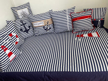 Загрузить изображение в средство просмотра галереи, Maritime Patchwork Decke, Tagesdecke, Kinderdecke, Bettüberwurf, blau/weiß 130cm x 200cm
