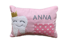 Carregar imagem no visualizador da galeria, Zahnfee Kissen / Personalisiertes Milchzahn Kissen, Zahnkissen, weiß 12x17cm.
