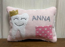 Carregar imagem no visualizador da galeria, Zahnfee Kissen / Personalisiert, Milchzahn Kissen, Zahnkissen, grau oder rosa 12x17cm.
