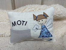 Carregar imagem no visualizador da galeria, Zahnfee Kissen / Personalisiertes Milchzahn Kissen, Zahnkissen, weiß 12x17cm.
