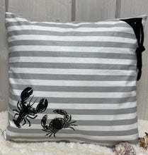 Lade das Bild in den Galerie-Viewer, Maritime Kissenhülle, Kissenbezug, Landhausstil Kissen * Krebse * grau/weiß
