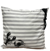 Lade das Bild in den Galerie-Viewer, Maritime Kissenhülle, Kissenbezug, Landhausstil Kissen * Krebse * grau/weiß
