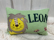 Carregar imagem no visualizador da galeria, Namenskissen, Kuschelkissen, Kissen Geburt, Kinderkissen, Löwe 20x30cm.
