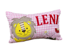 Carregar imagem no visualizador da galeria, Namenskissen, Kuschelkissen, Kissen Geburt, Kinderkissen, Löwe 20x30cm.
