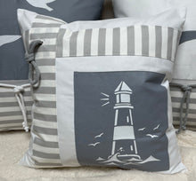 Lade das Bild in den Galerie-Viewer, Maritime Kissenhülle, Kissenbezug, Landhausstil Kissen * Leuchtturm * weiß/grau
