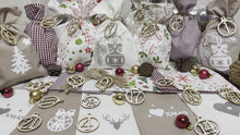 Laden und Abspielen von Videos im Galerie-Viewer, Adventskalender,Landhausstil Adventskalender zum Befüllen, 24 Säckchen zum Advent , Adventskalender Zahlen aus Holz, weinrot/beige
