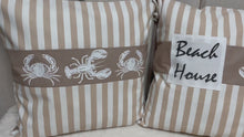 Laden und Abspielen von Videos im Galerie-Viewer, Maritime Kissenhülle, Kissenbezug, Landhausstil Kissen, Dekokissen * Krebse * beige/weiß
