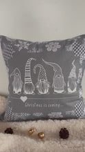 Carregar e reproduzir vídeo no visualizador da Galeria, Weihnachtliche Kissenhülle * Landhausstil Kissenbezug * Dekokissen *grau/weiß
